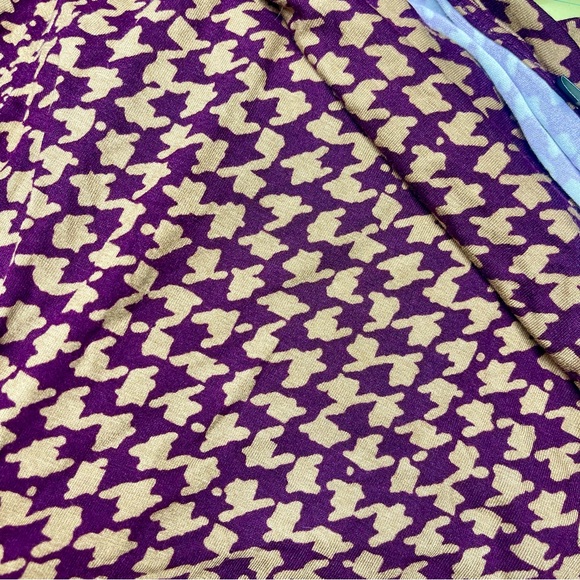 Ann Taylor Houndstooth long sleeve shirt. Large. - Picture 2 of 3